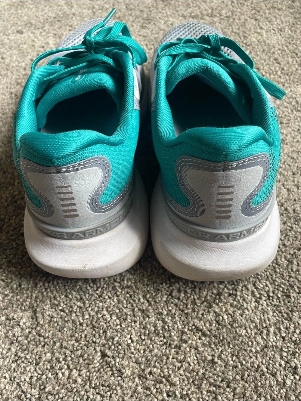Under Armour Women’s Teal and Light Gray Infinite Pro 2 Running Shoes Size 10